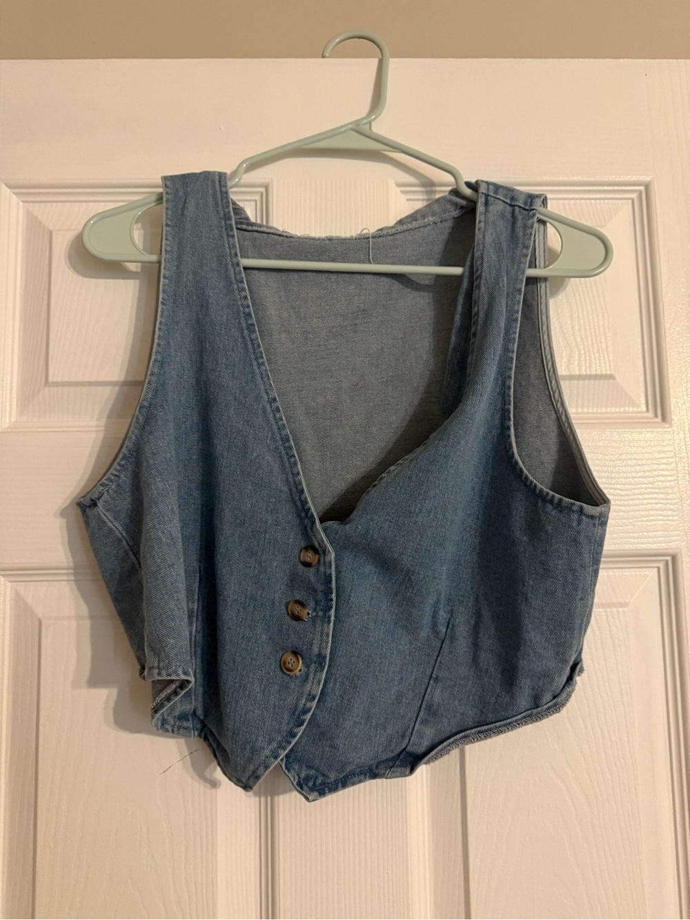 Sleeveless Denim Button-Front Vest in Light Blue